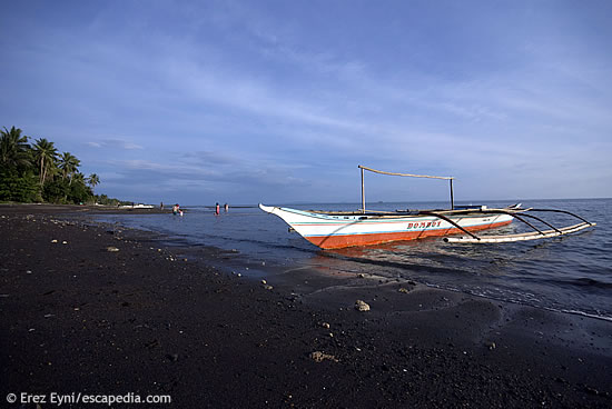 A banca on Donsol's beach